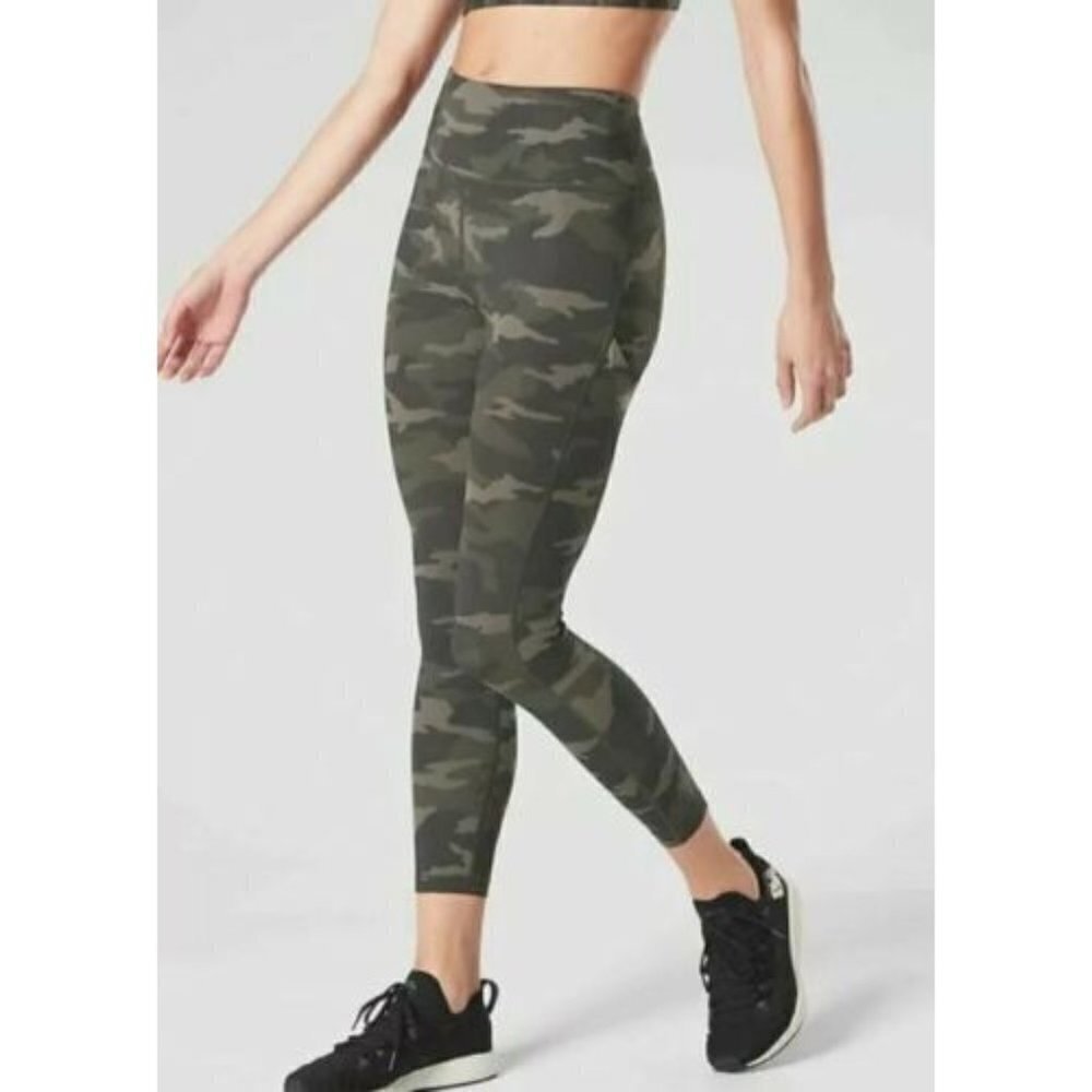 Athleta Ultimate 7/8 Tight Size XS Green‎ Camo 531773 Athleisure Training